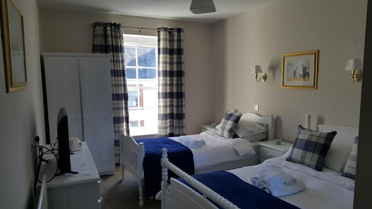 Central Bar Guesthouse Cushendall Exterior foto
